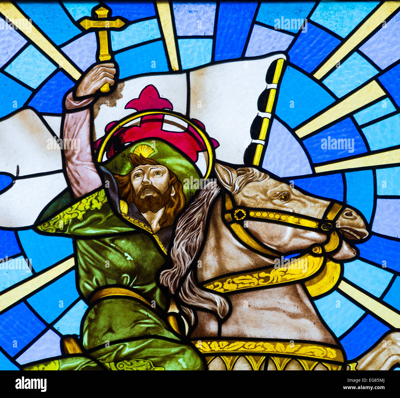 Glasfenster in der Kirche Santiago Apostol (Jakobsweg) Moor Slayer Darstellung. Stockfoto