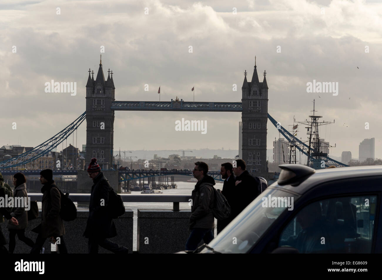 London, UK. 19. Februar 2015. UK-Wetter: Bewölkt, aber sonnigen Morgen für Pendler in die Stadt, trotz der Warnungen der Regen heute früh in der Woche. Bildnachweis: CAMimage/Alamy Live-Nachrichten Stockfoto