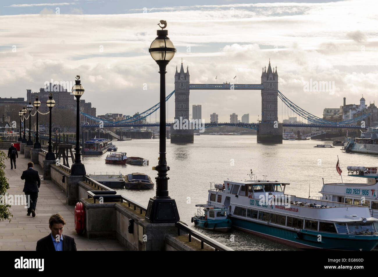 London, UK. 19. Februar 2015. UK-Wetter: Bewölkt, aber sonnigen Morgen für Pendler in die Stadt, trotz der Warnungen der Regen heute früh in der Woche. Bildnachweis: CAMimage/Alamy Live-Nachrichten Stockfoto
