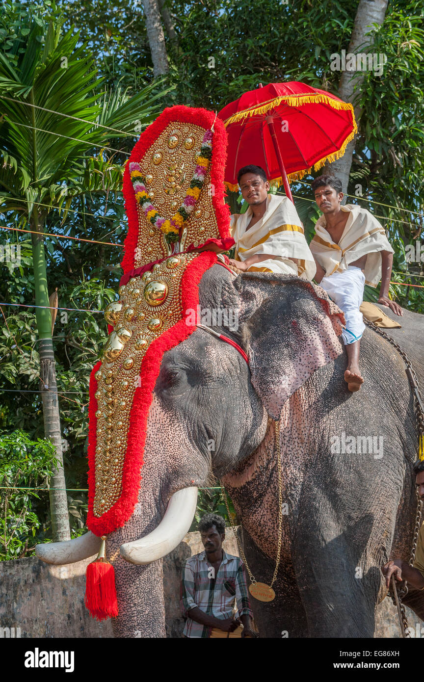 KERALA, Indien - Januar, 17: Pooram Tempelfest am 17. Januar 2013 in Kerala, Indien Stockfoto