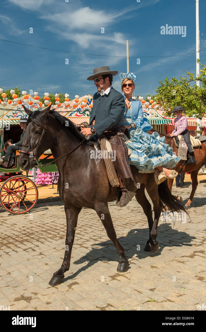 Sevilla, Spanien - April, 25: Reitern Sie auf der Sevillas April Fair am 25. April 2012 in Sevilla, Spanien Stockfoto