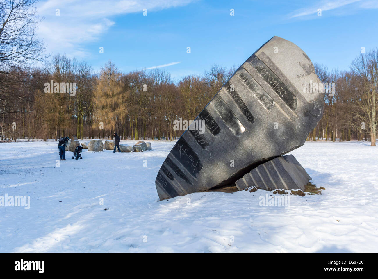 Berlin, Deutschland, moderne Skulpturen Garten in deutschen öffentlichen Park Szenen, Tiergarten im Winter mit Schnee Stockfoto