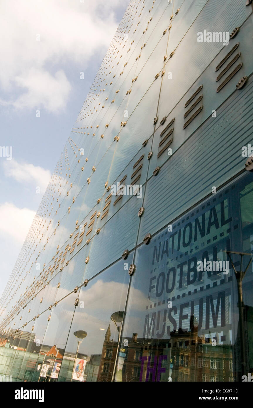 national Football Museum Manchester Nfm Glas Vorhang Wand Mauerwerk Stockfoto