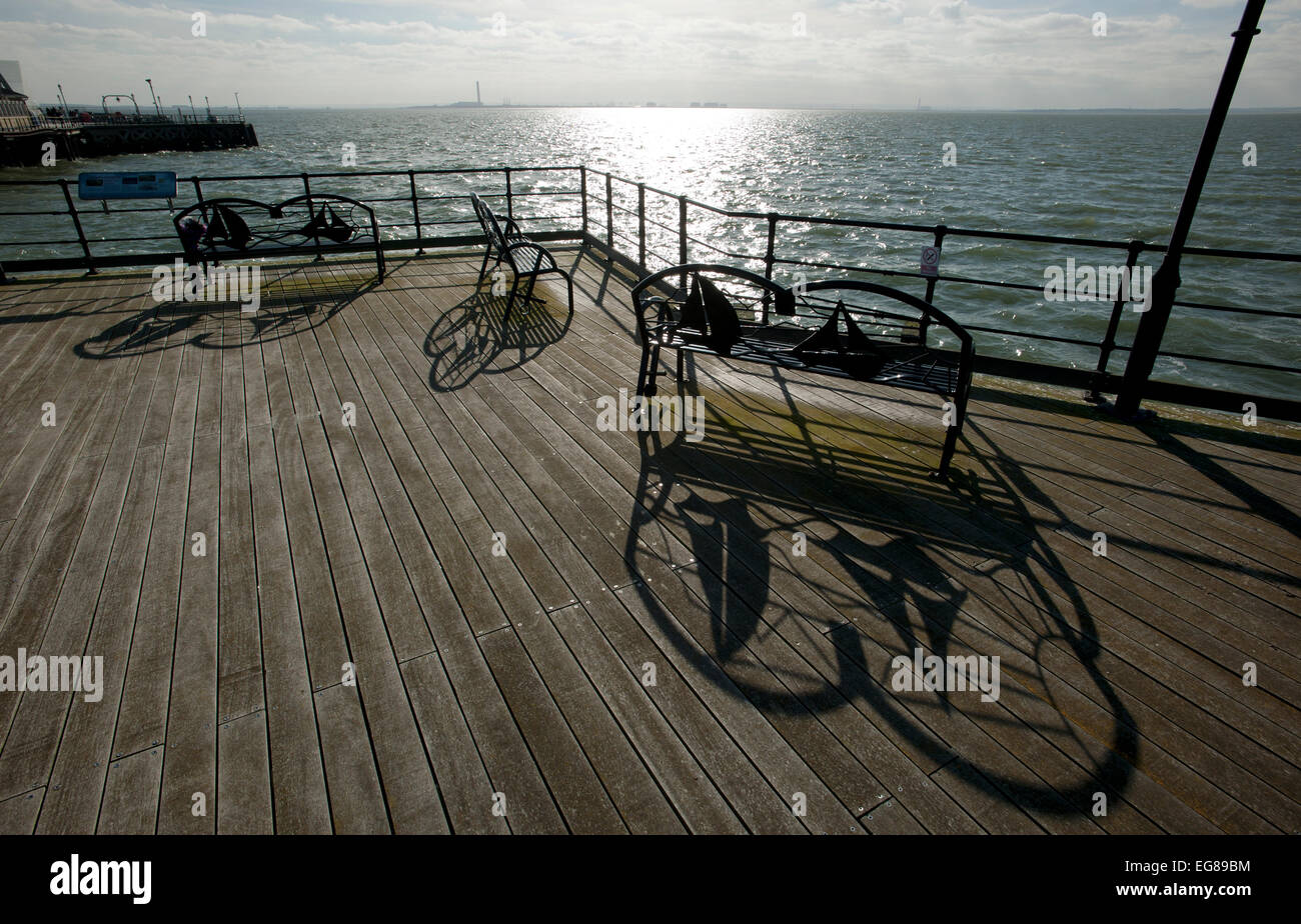 Southend Pier, Southend-on-Sea, Essex, England, Vereinigtes Königreich. 18. Februar 2015 den längsten Vergnügen Pier in der Welt bei 1,34 Meilen (2,16 km) l Stockfoto