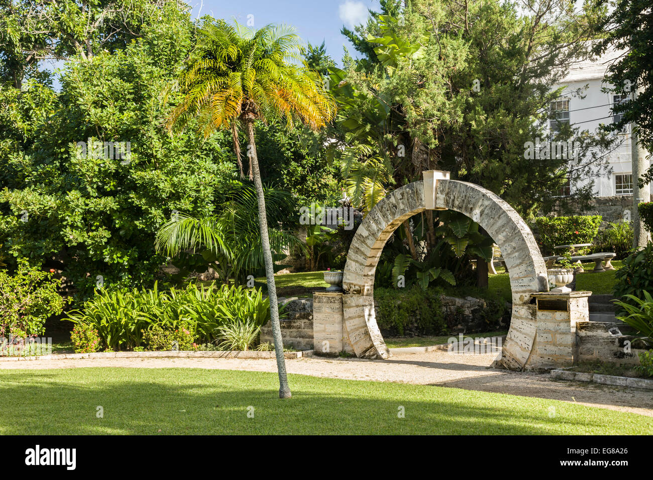 Ein traditionelles Mond-Tor in einem Park in St. Georges, Bermuda. Stockfoto