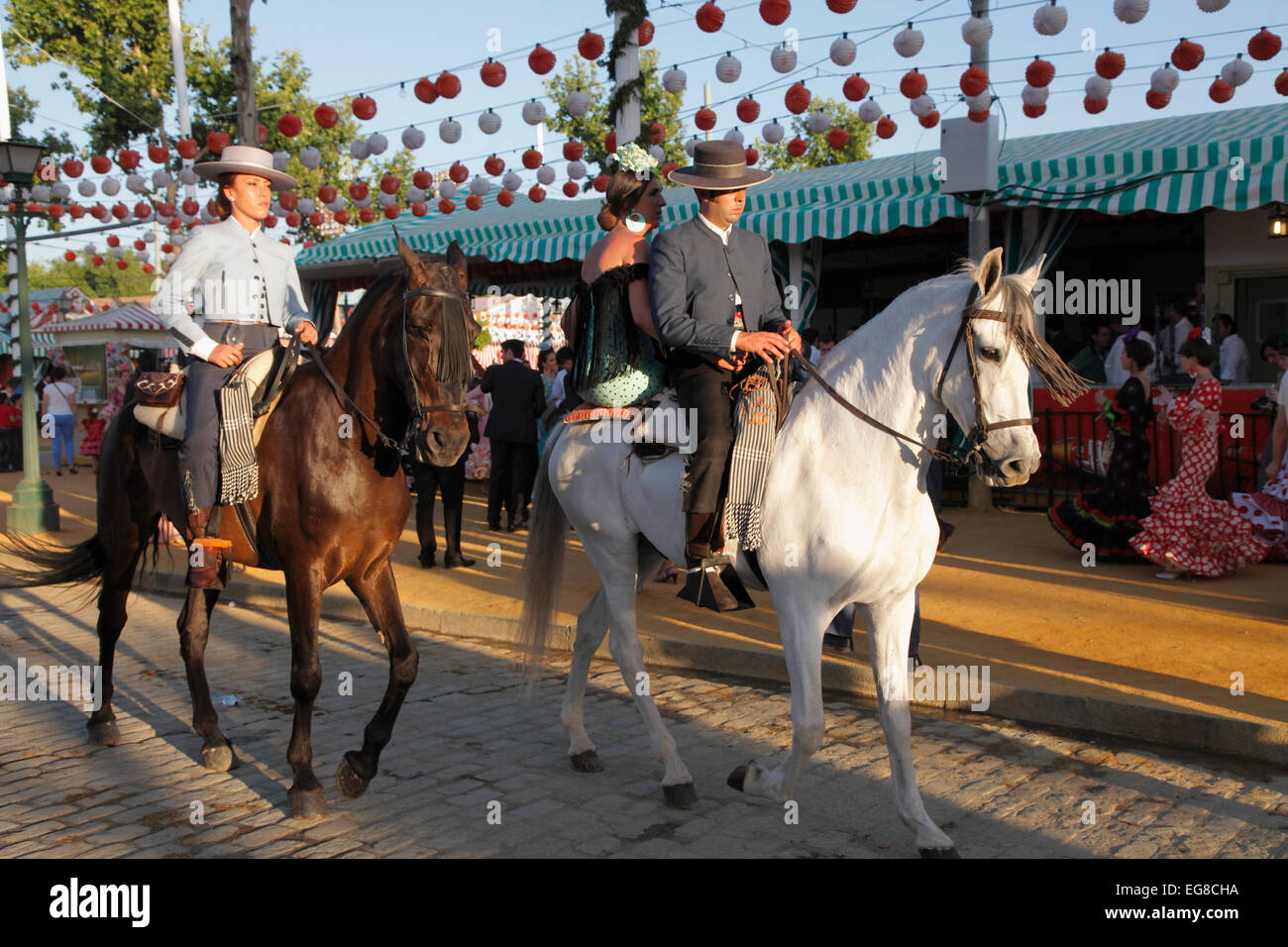 Spanien, Andalusien, Sevilla, Messe, Feria de Abril, Menschen, Festival, Tracht, Reiter, Stockfoto