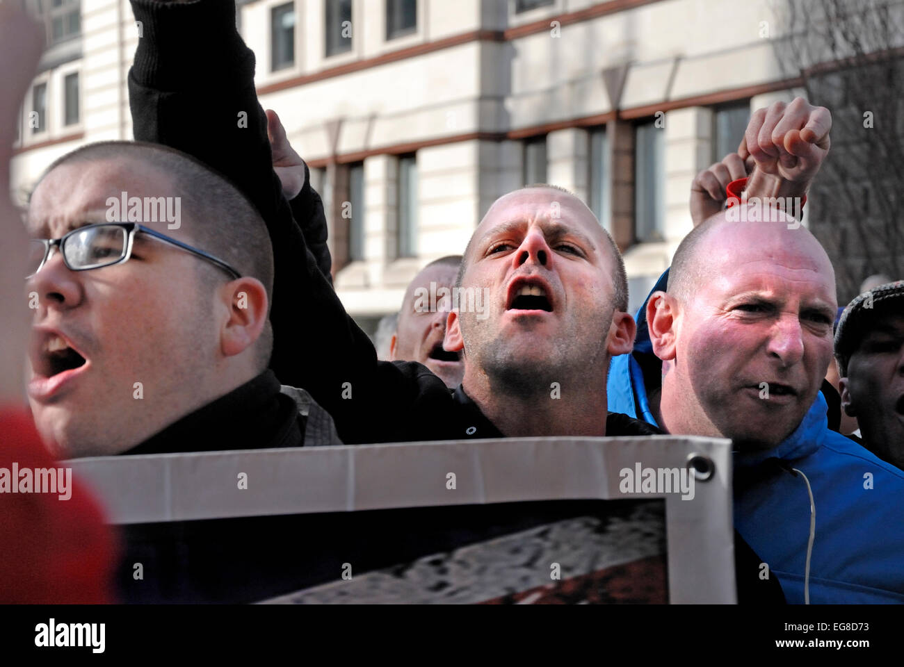 Lee Rigby Murder Trial Verurteilung - Old Bailey 26 Februar "South East" Allianzmitglieder demonstrieren. Stockfoto