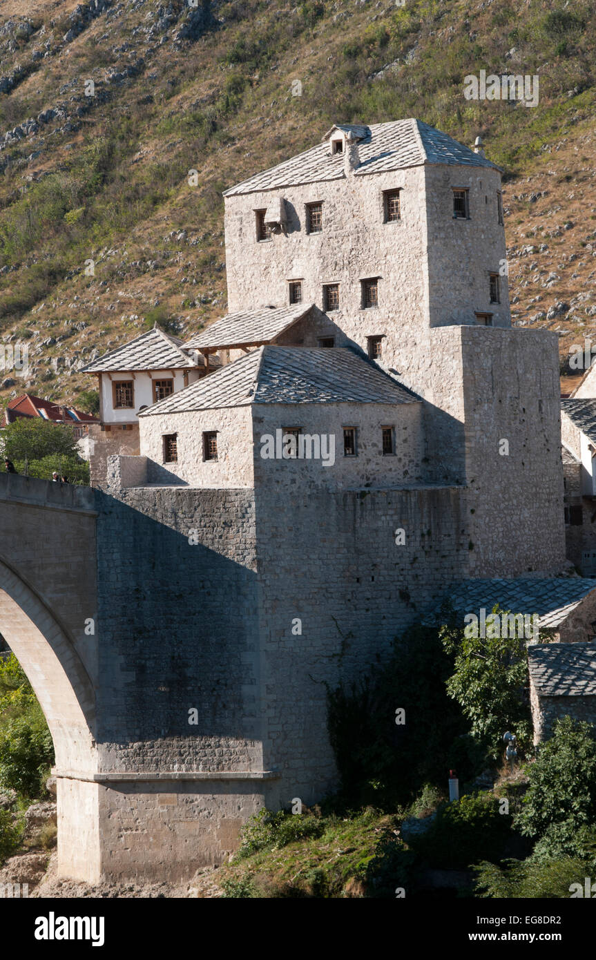 Stari Most oder die alte Brücke in Mostar wurde errichtet im Jahre 1556, zerstört durch kroatische Kräfte im November 1993 wurde im Juli 2004 neu eröffnet Stockfoto