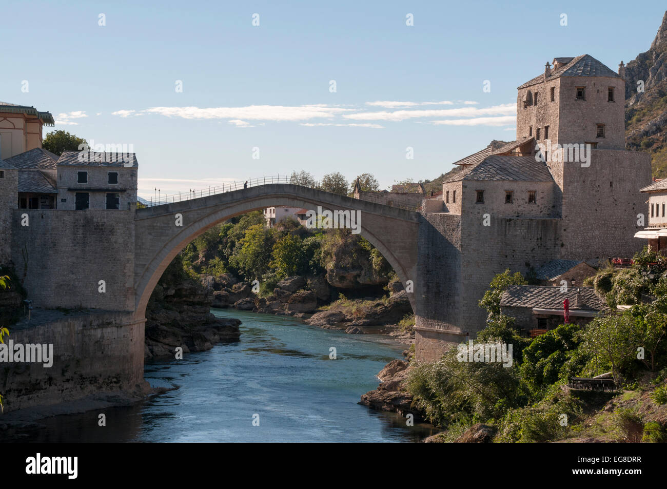 Stari Most oder die alte Brücke in Mostar wurde errichtet im Jahre 1556, zerstört durch kroatische Kräfte im November 1993 wurde im Juli 2004 neu eröffnet Stockfoto