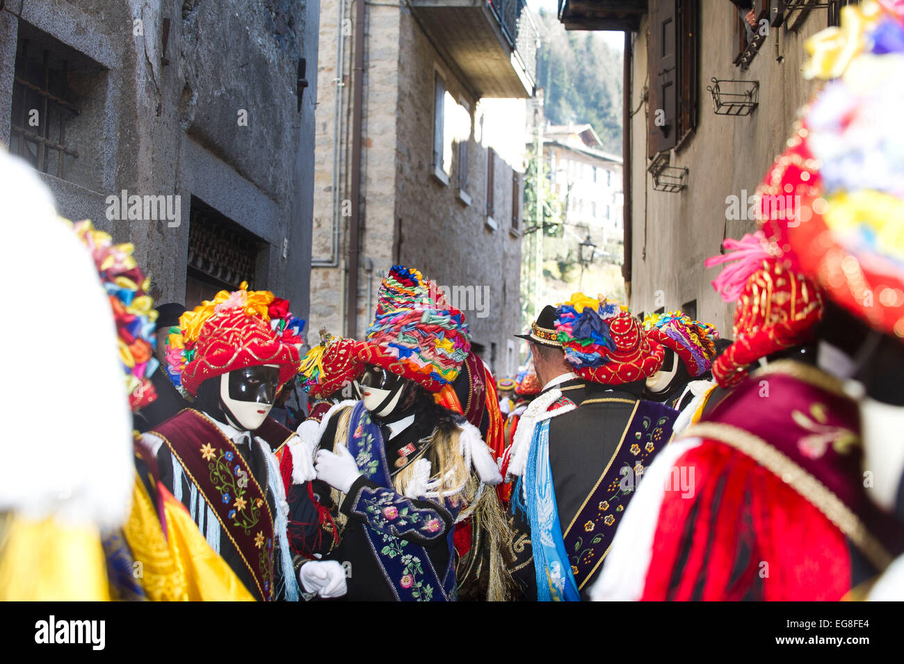 Italien, Lombardei, Bagolino, Karneval von Bagolino. Die Masken aus dem sechzehnten Jahrhundert tanzen auf den Straßen Stockfoto