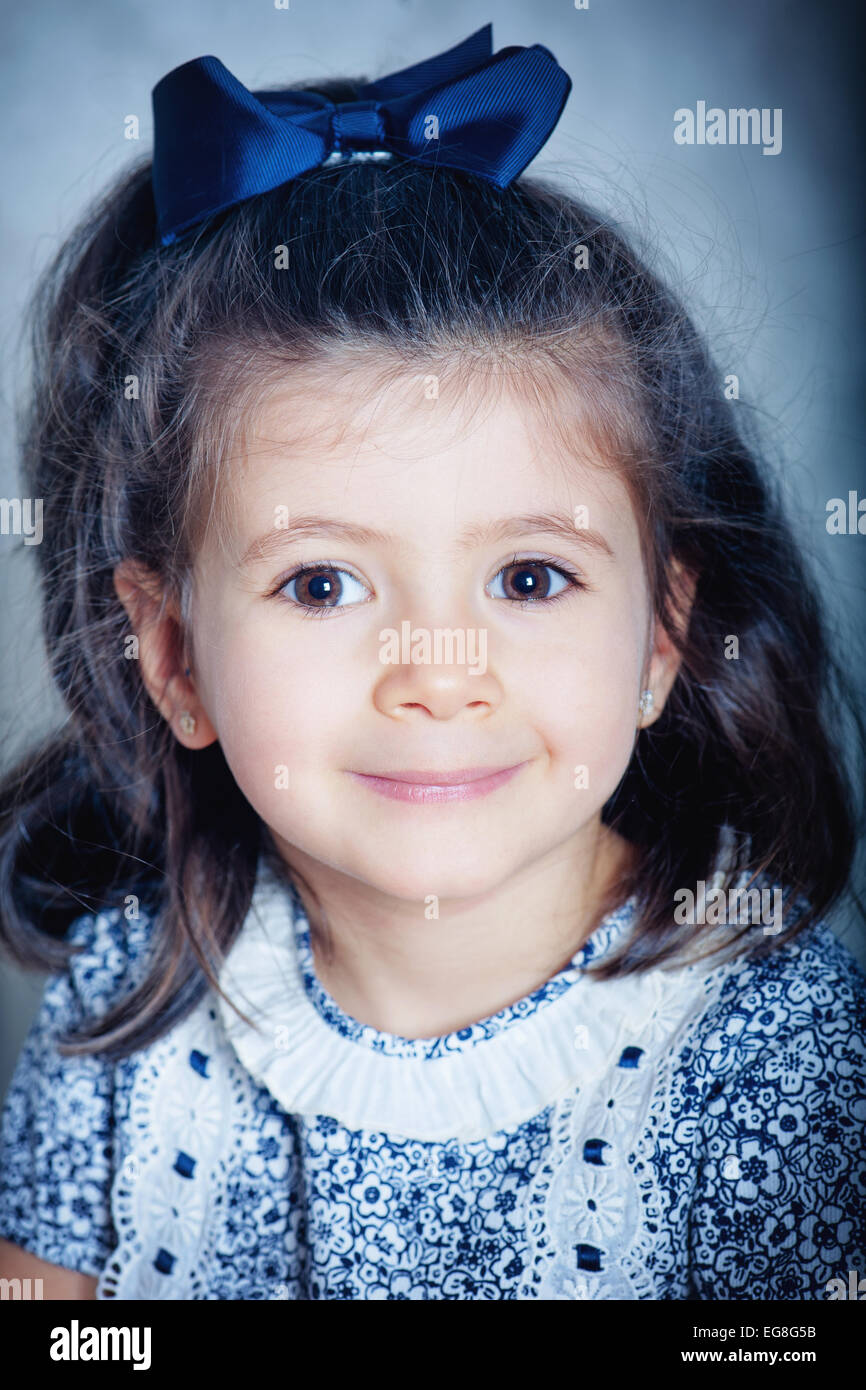 Porträt eines süßen kleinen Mädchens im studio Stockfoto