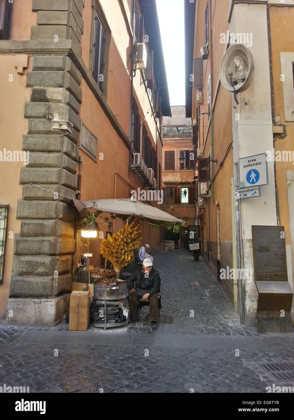 Rom, Italien, Männer, verkaufen, geröstete Kastanien, Stockfoto