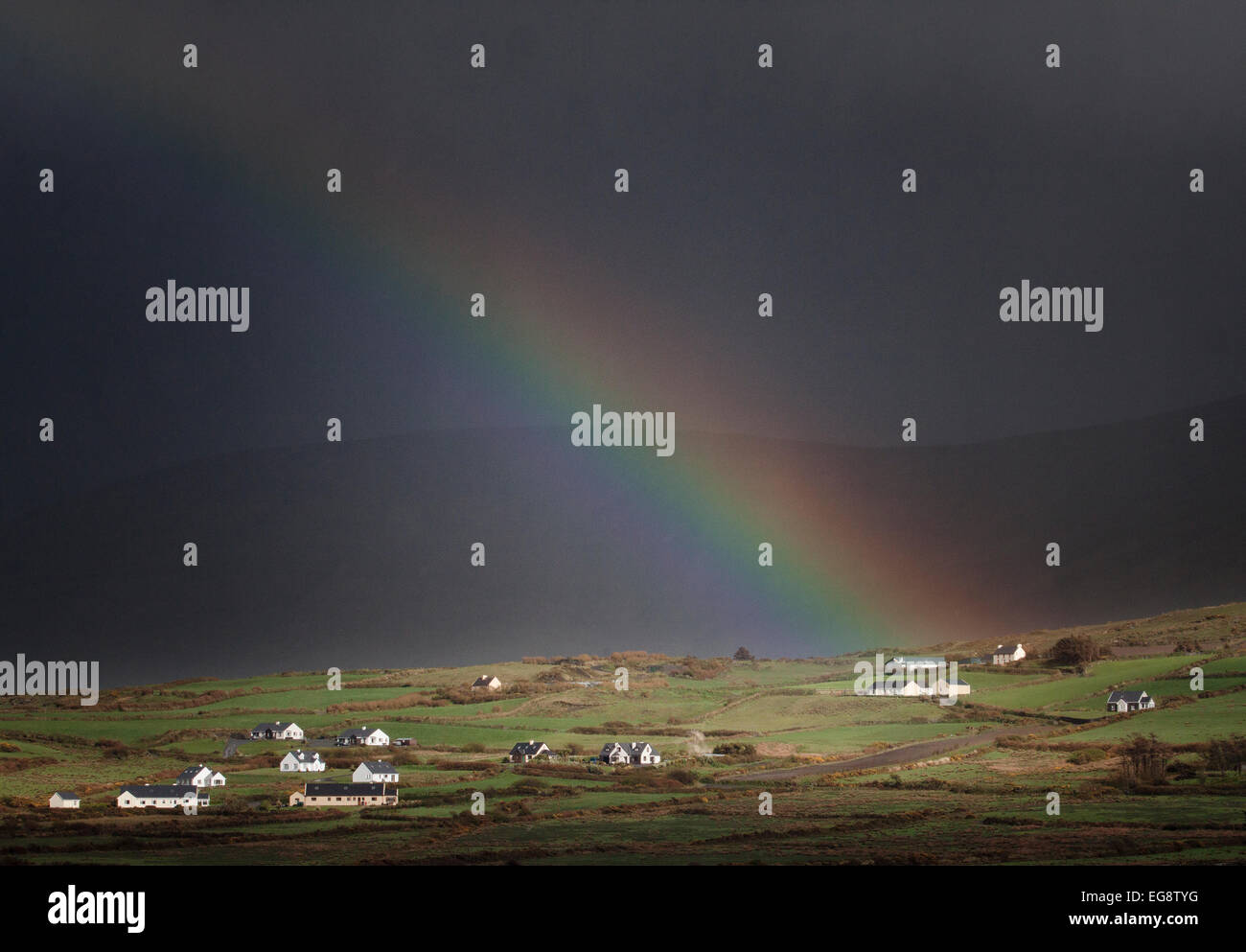 Regenbogen am Portmagee, Iveragh-Halbinsel, County Kerry, Irland-IRL Stockfoto