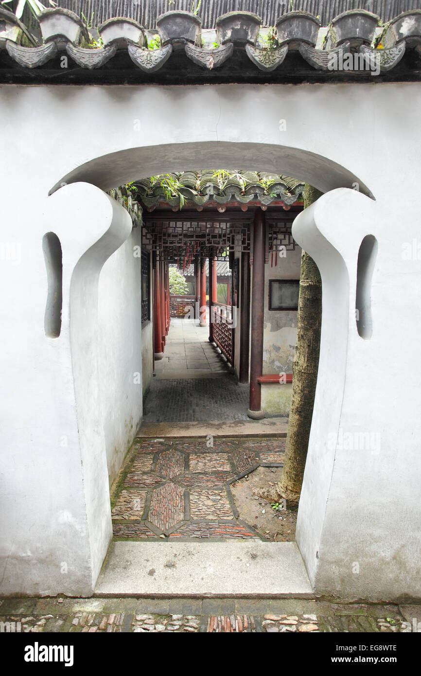 Ungewöhnliche Eingang im alten Yu-Yuan-Garten in Shanghai, China Stockfoto