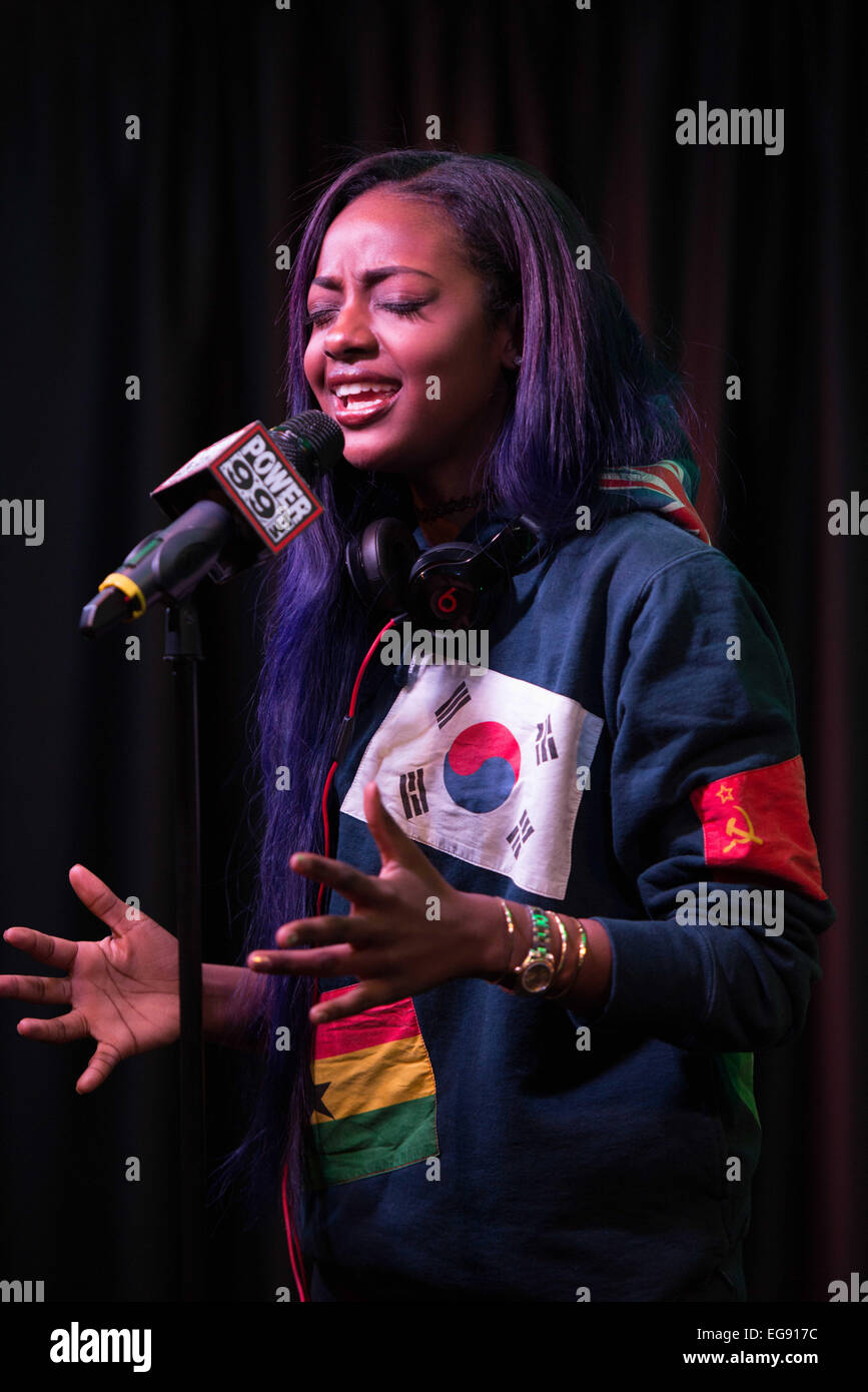 Bala Cynwyd, Pennsylvania, USA. 19. Februar 2015. R&B Sänger, Songwriter, JUSTINE SKYE führt in die IHeart Studios im Power 99 FM in Bala Cynwyd Pa.JUSTINE SKYE trat ihre neue hit single "Collide" Credit: Ricky Fitchett/ZUMA Draht/Alamy Live News Stockfoto