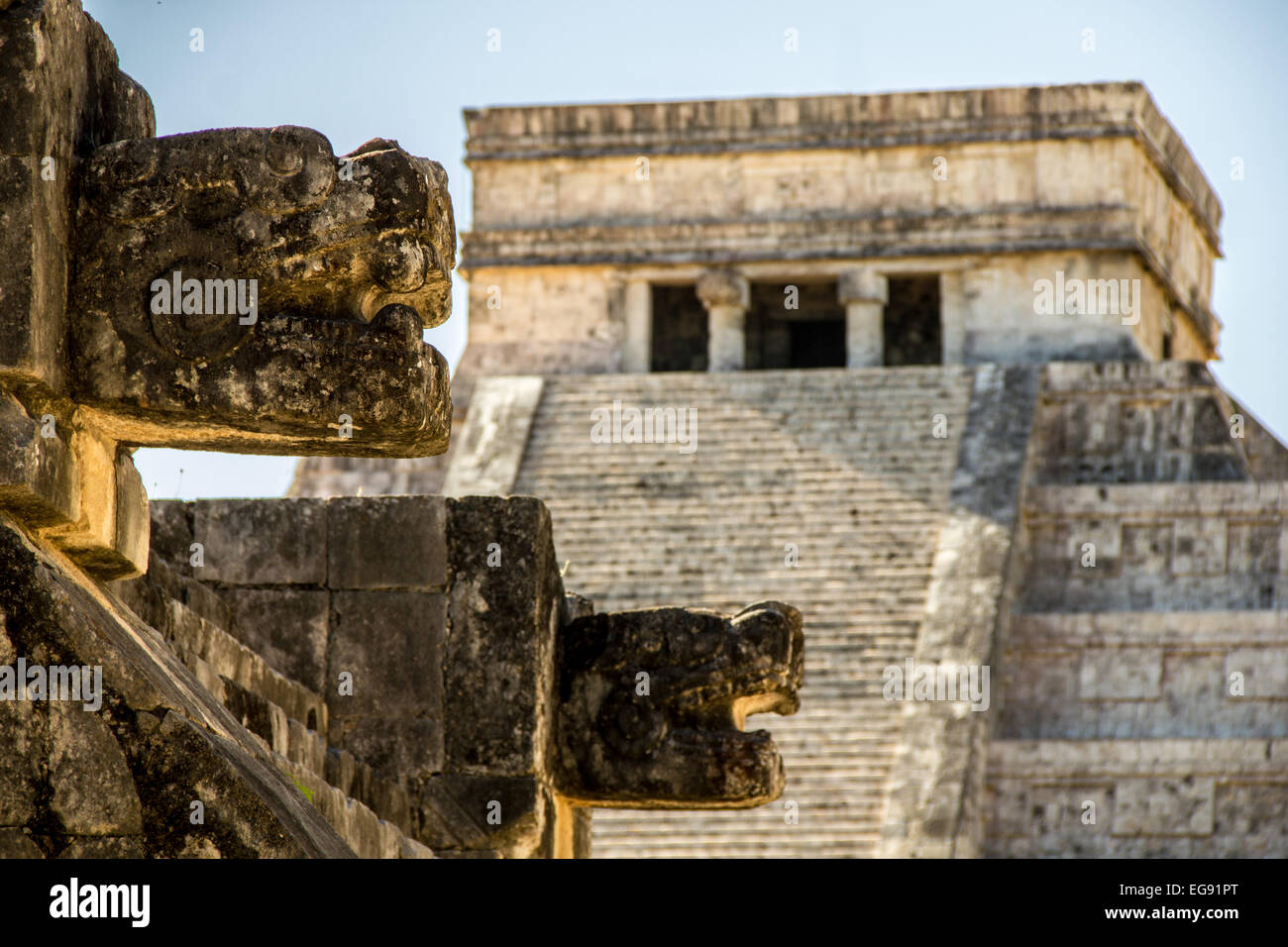 Chichen Itza Pyramide (El Castillo) in Yucatan, Mexiko Stockfoto Chichen Itza Pyramide (El Castillo) in Yucatan, Mexiko Stockfoto