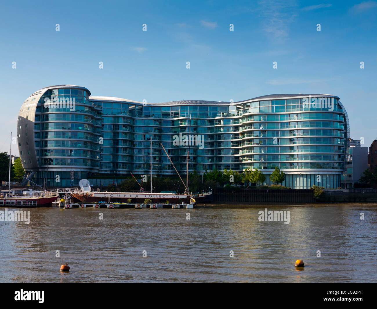 Albion Riverside befindet sich eine High-End-Wohn-Entwicklung zwischen Albert Bridge und Battersea Brücke Fluss Themse London UK Stockfoto