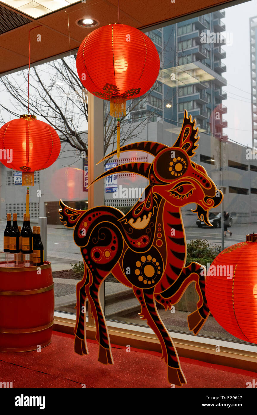 Jahr der Ziege Chinesisches Neujahr 2015 Anzeige in einem Schaufenster, Vancouver, BC, Kanada Stockfoto