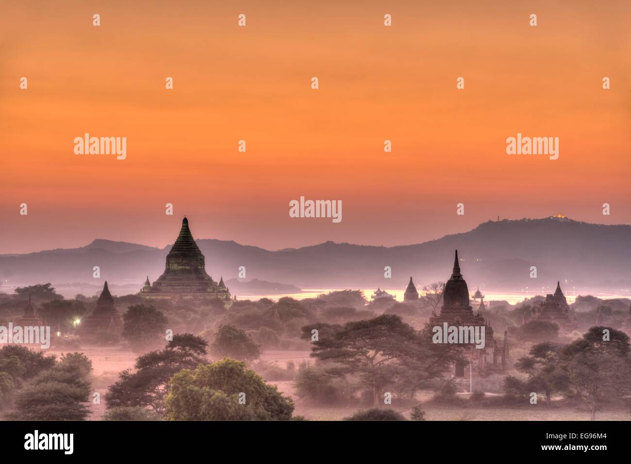 Sonnenuntergang in Bagan Stockfoto