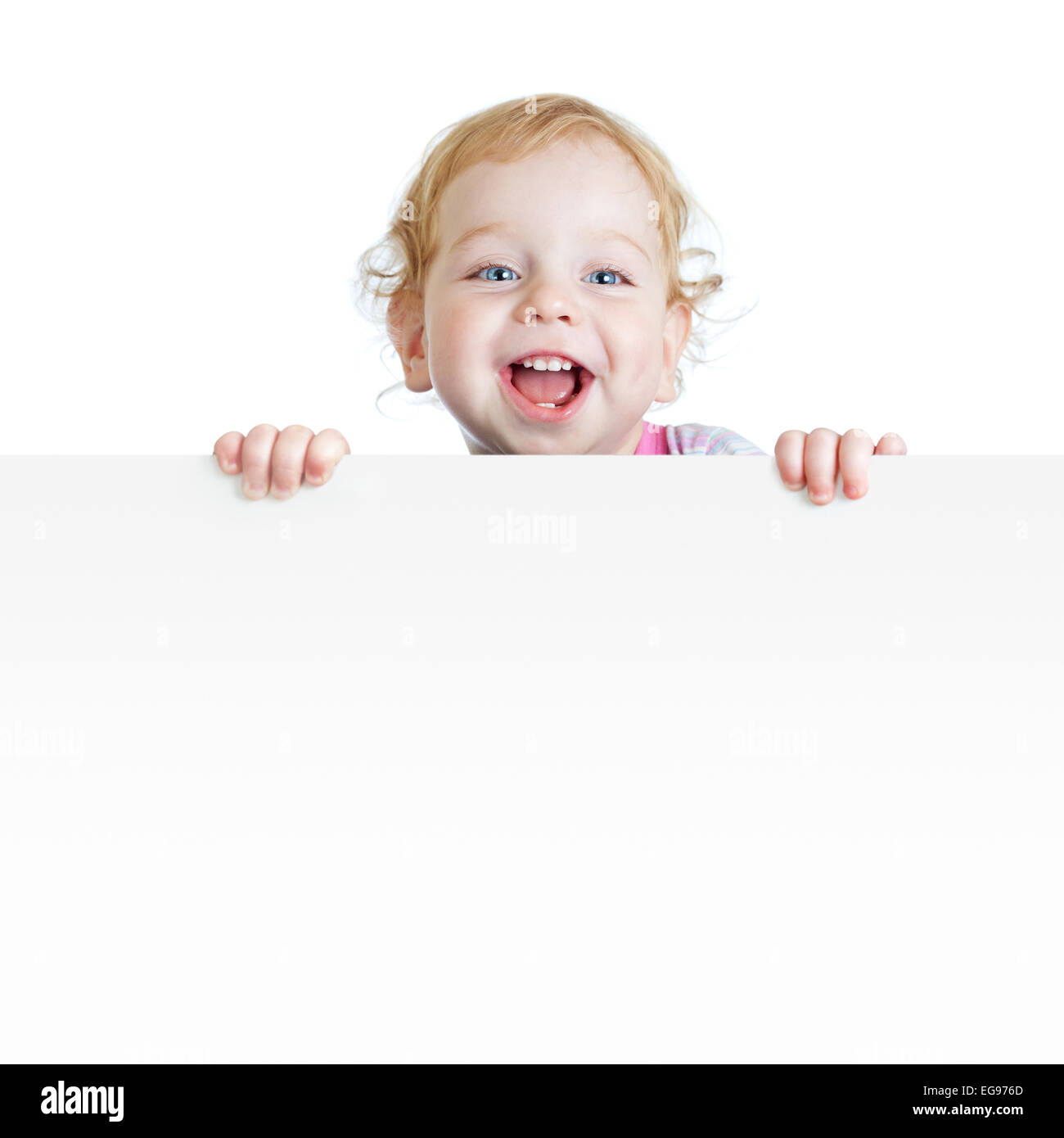 Baby Boy zeigt leere Plakat mit textfreiraum isoliert Stockfoto