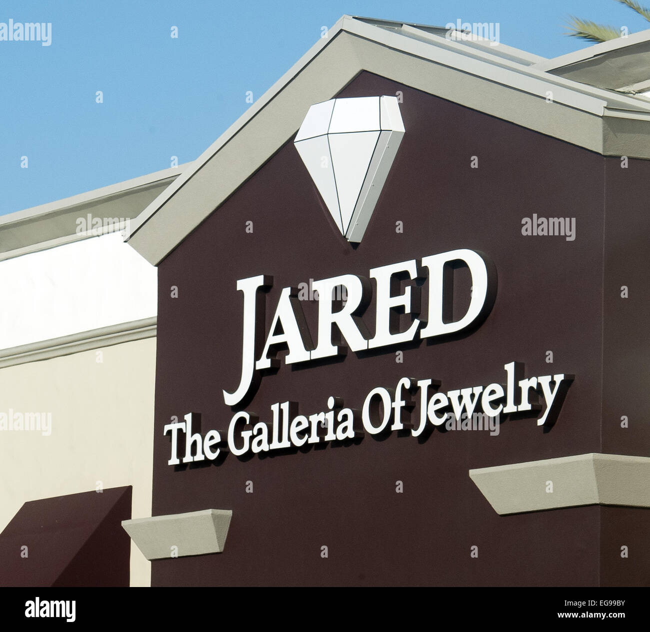 Costa Mesa, Kalifornien, USA. 19. Februar 2015. Jared, die Galleria Schmuck ist Teil des Pfund Sterling und Signet Schmuck und mit Sitz in Akron, Ohio, Einzelhandelsstandorte in den Vereinigten Staaten.---die vordere Fassade im Store Jared Costa Mesa, Kalifornien. © David Bro/ZUMA Draht/Alamy Live-Nachrichten Stockfoto