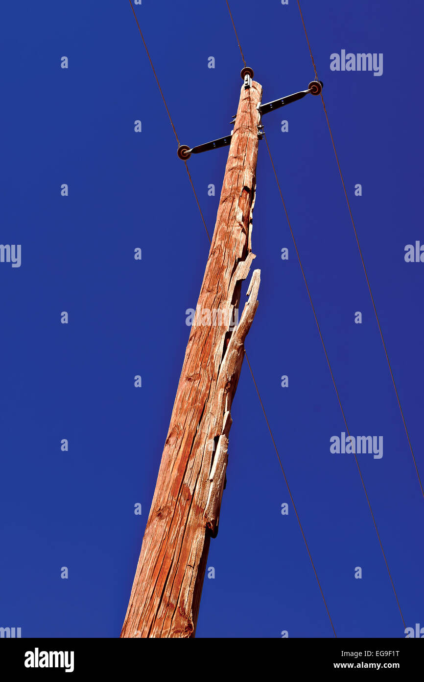 Hölzerne Strom-Mast mit Blitzschäden, Arizona, Vereinigte Staaten Stockfoto