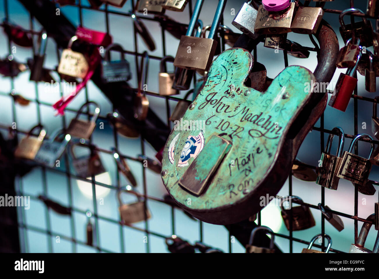 Frankreich, Paris, Liebe Vorhängeschlösser auf Pont des Arts Stockfoto