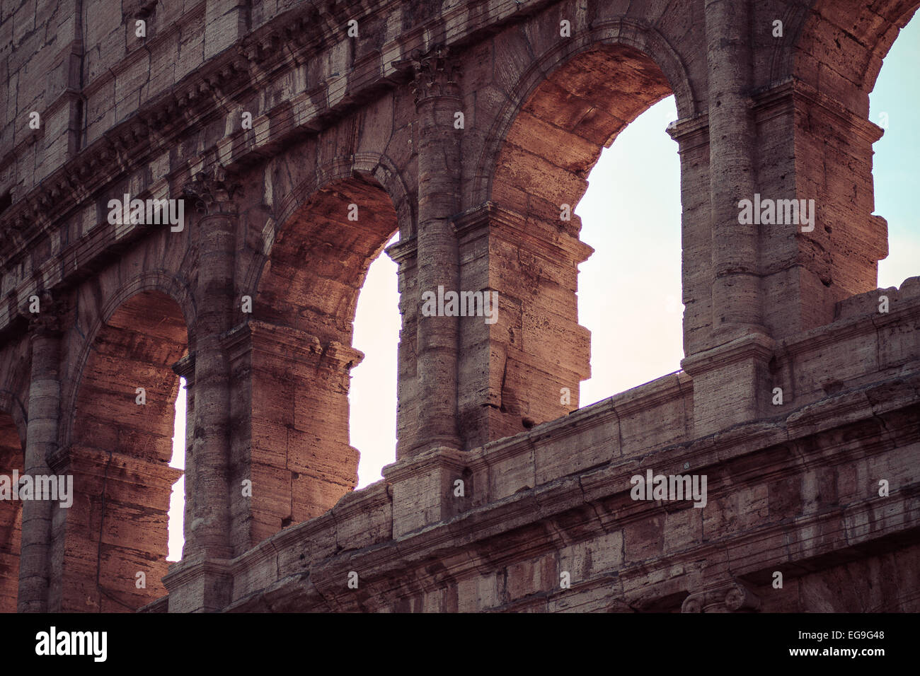 Italien, Rom, Kolosseum außerhalb Fassade Ruinen Stockfoto