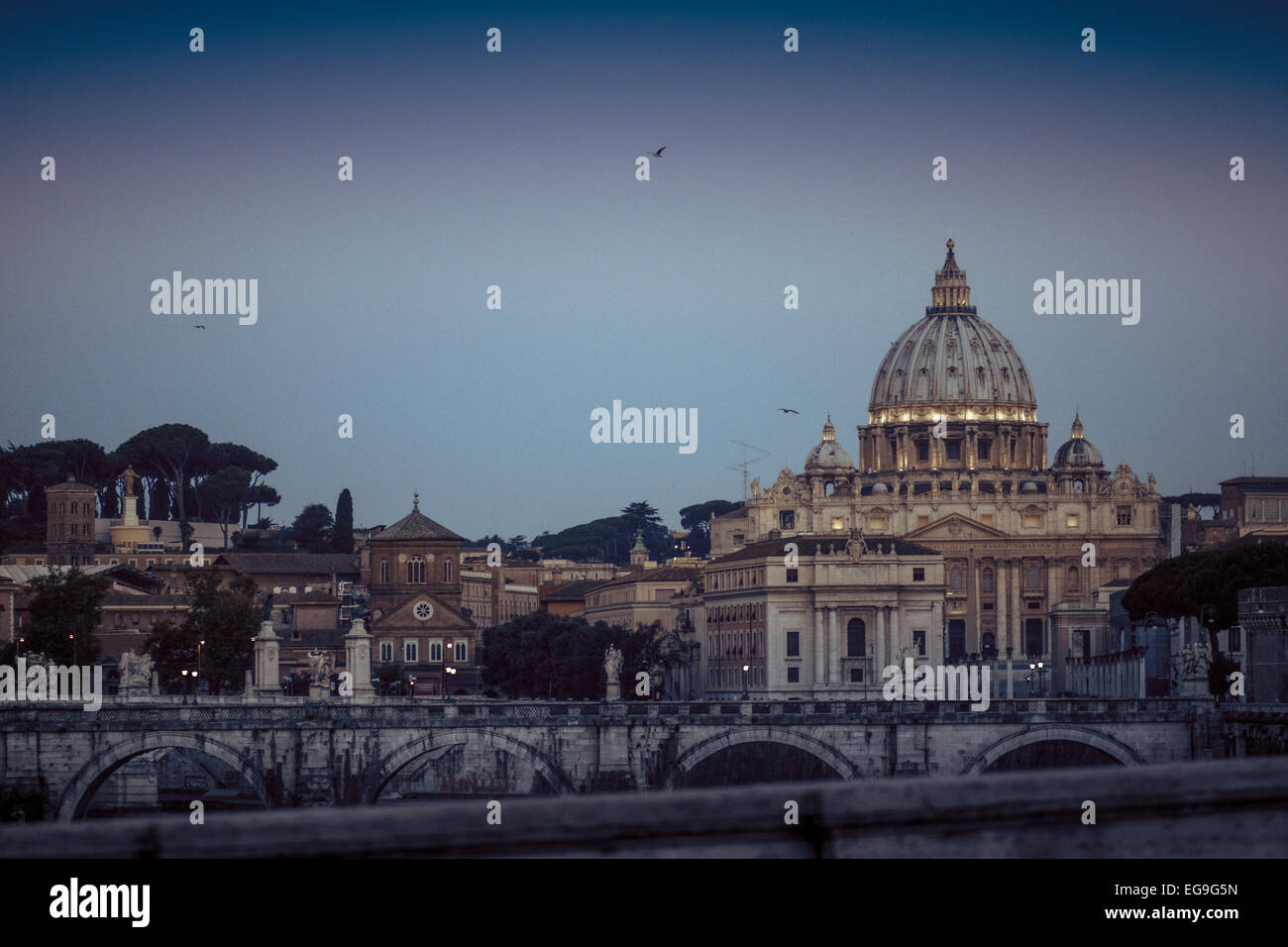 Vatikan, St. Peter Basilika bei Sonnenaufgang Stockfoto