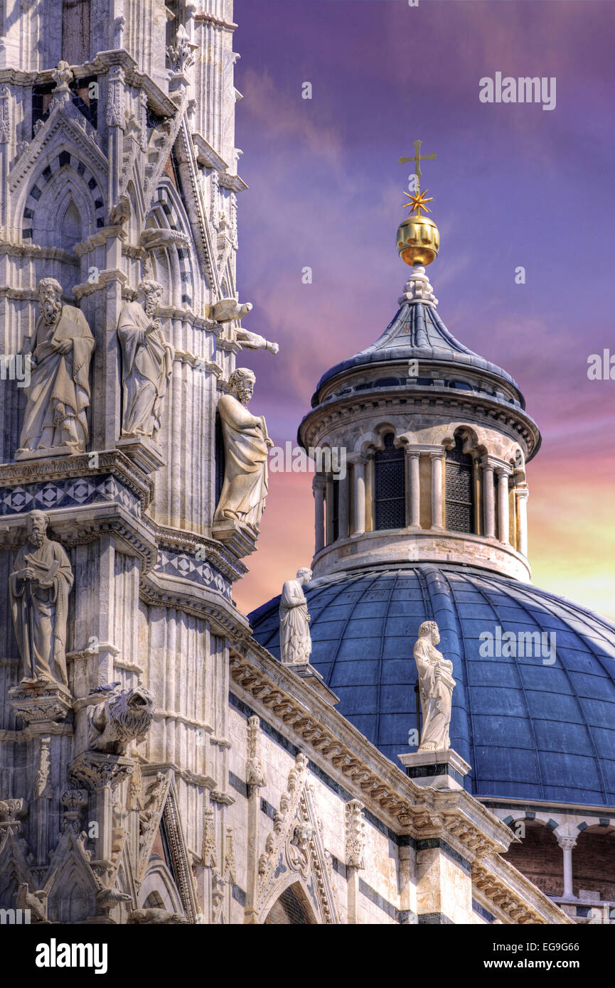 Italien, Toskana, Kuppel und Fassade Skulptur der Dom von Siena Stockfoto