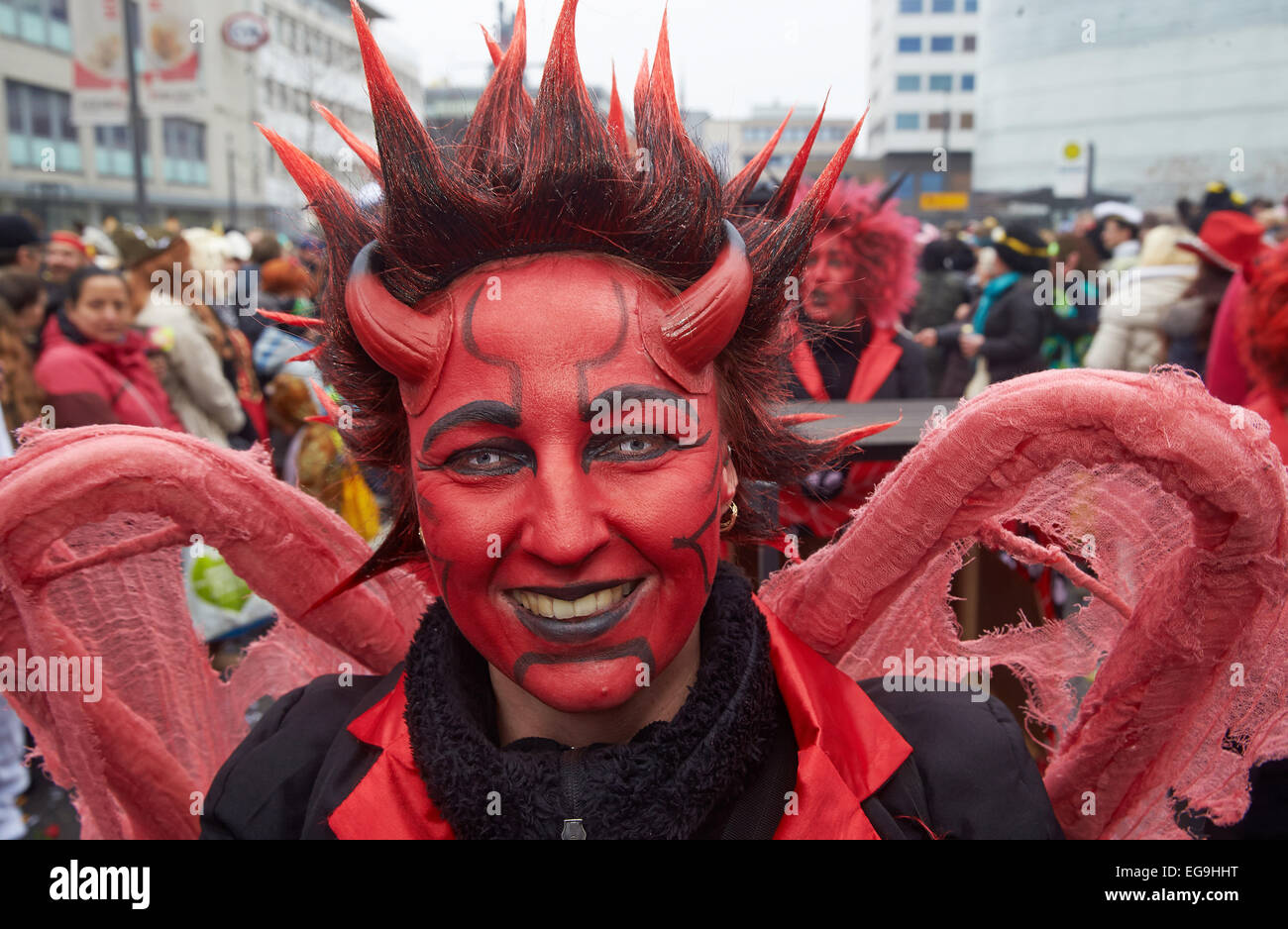 Teufel Kostüm, Rosenmontag Karneval Parade, Koblenz, Rheinland-Pfalz, Deutschland Stockfoto