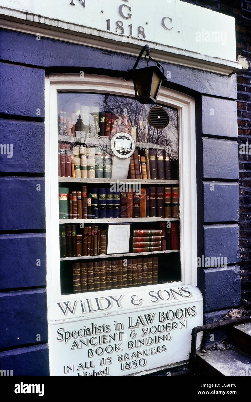 Wildy & Söhne Legal Buchhandlung Fenster. Lincolns Inn Torbogen. London. UK Stockfoto