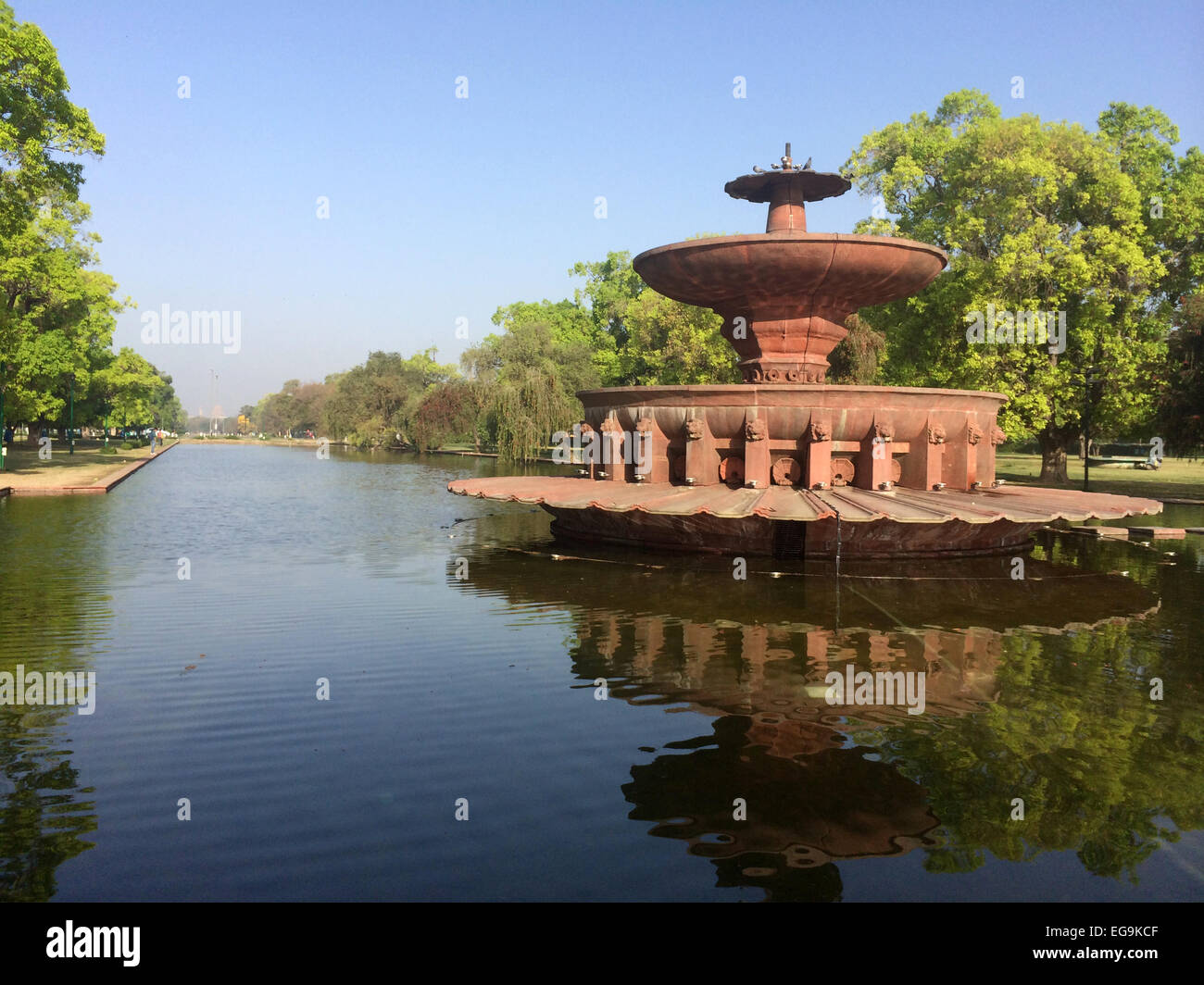 Indien, New Delhi, India Gate und Brunnen Stockfoto