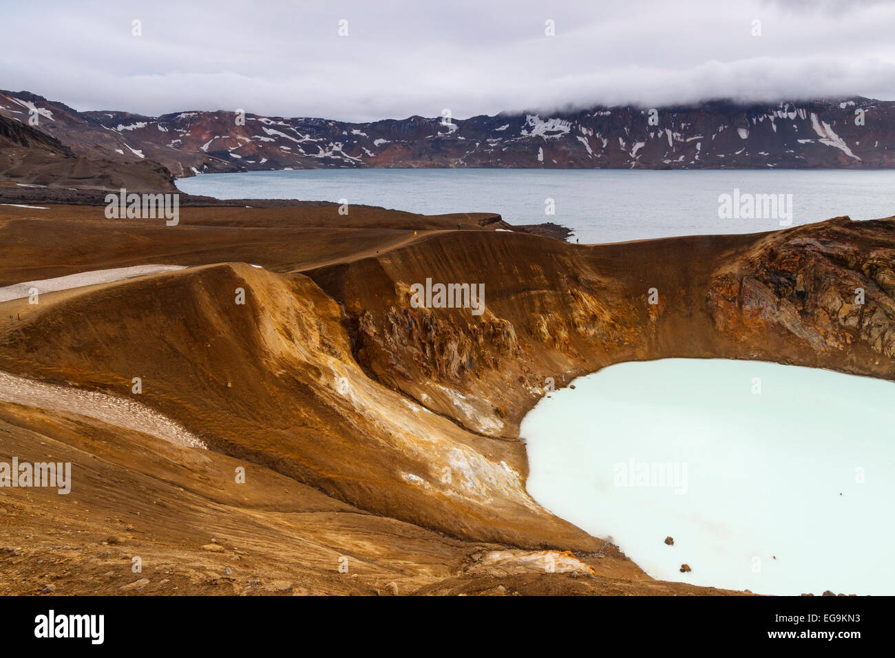 Geothermische See und Vulkankrater. Stockfoto