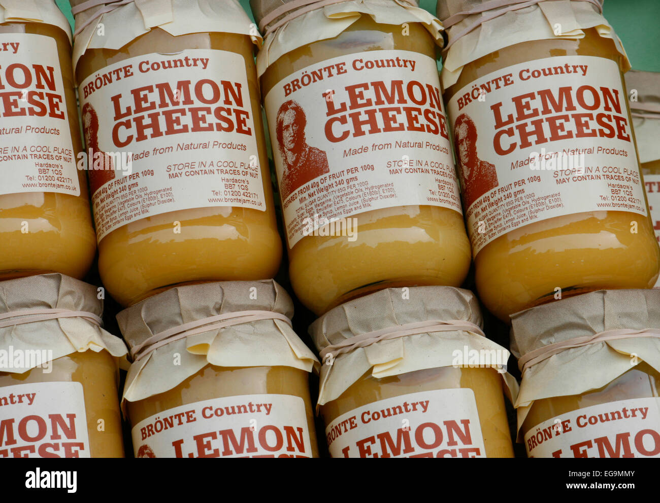 Bronte Land Zitrone Käse in einem Schaufenster in Haworth, Yorkshire, eine beliebte Touristenattraktion im Herzen von Bronte Land Stockfoto