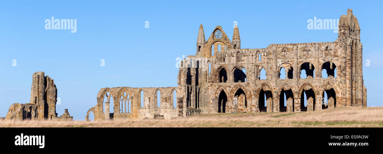 Die Ruinen von Whitby Abbey in Yorkshire, England, die Inspiration für Bram Stokers Dracula zur Verfügung gestellt. Stockfoto