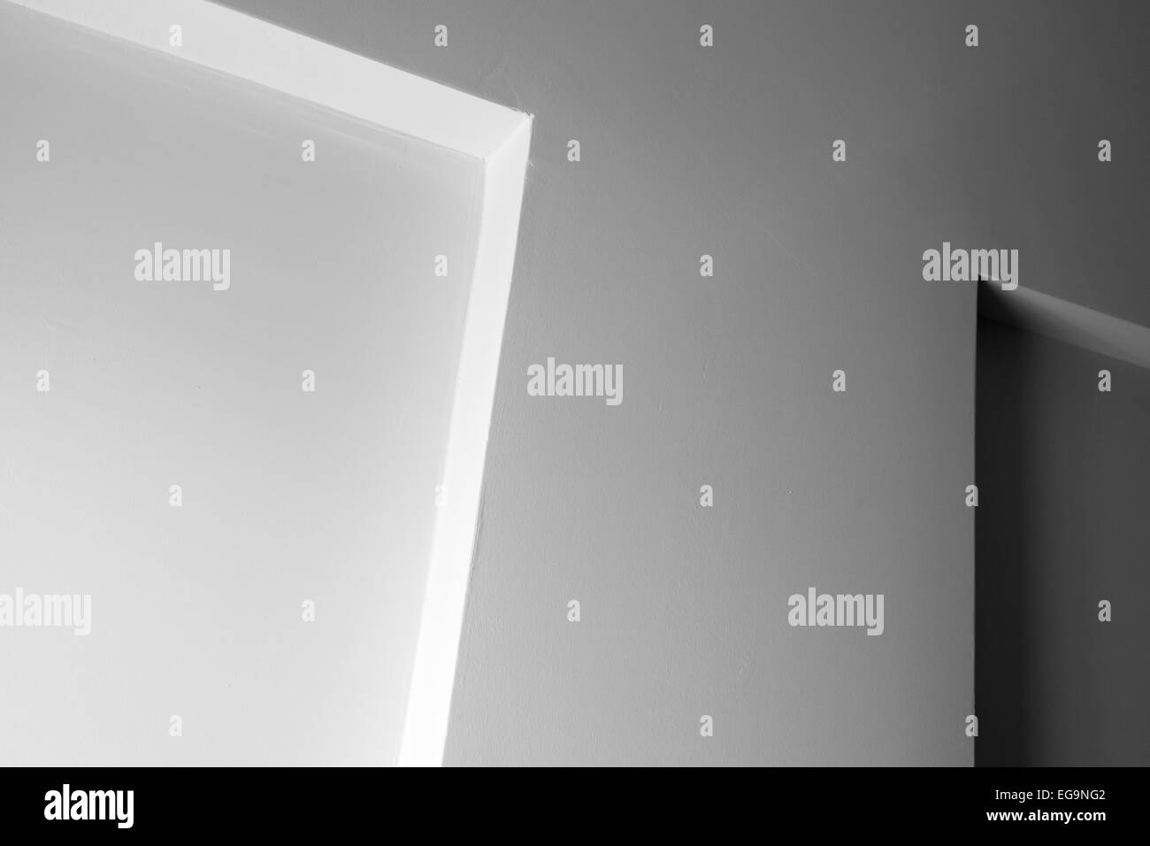 Abstrakt Architektur Fragment, weiße Wand mit Schatten und Deko-element Stockfoto