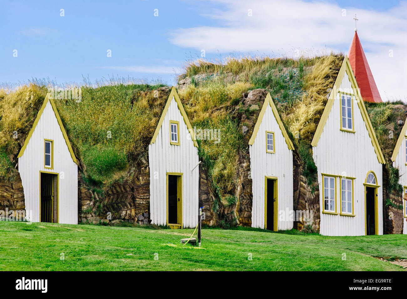 Rasen im Glaumbaer folk Museum, Island beherbergt. Stockfoto