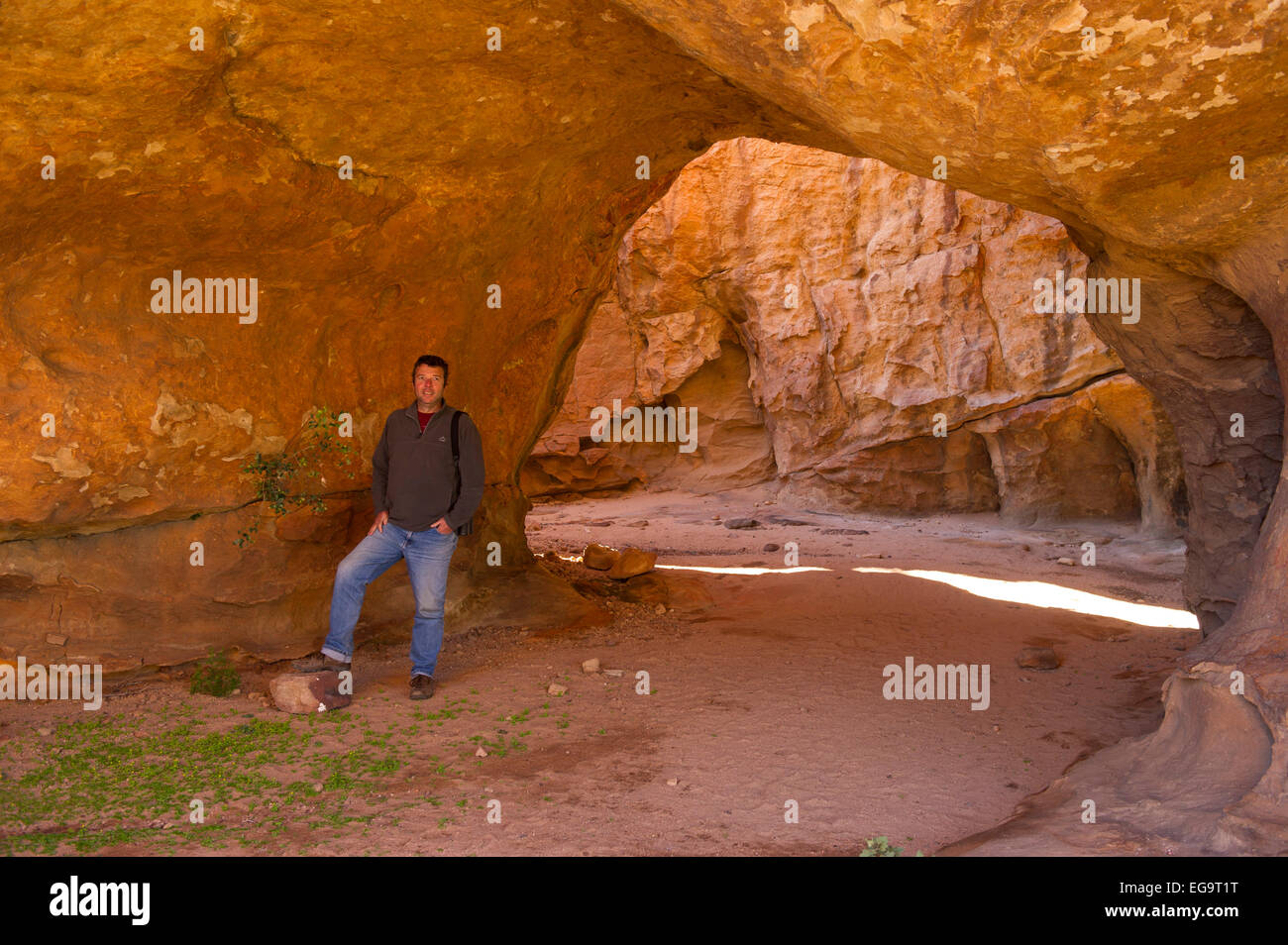 Wanderer am Stadsaal Höhlen, Cederberg Wilderness, Südafrika Stockfoto