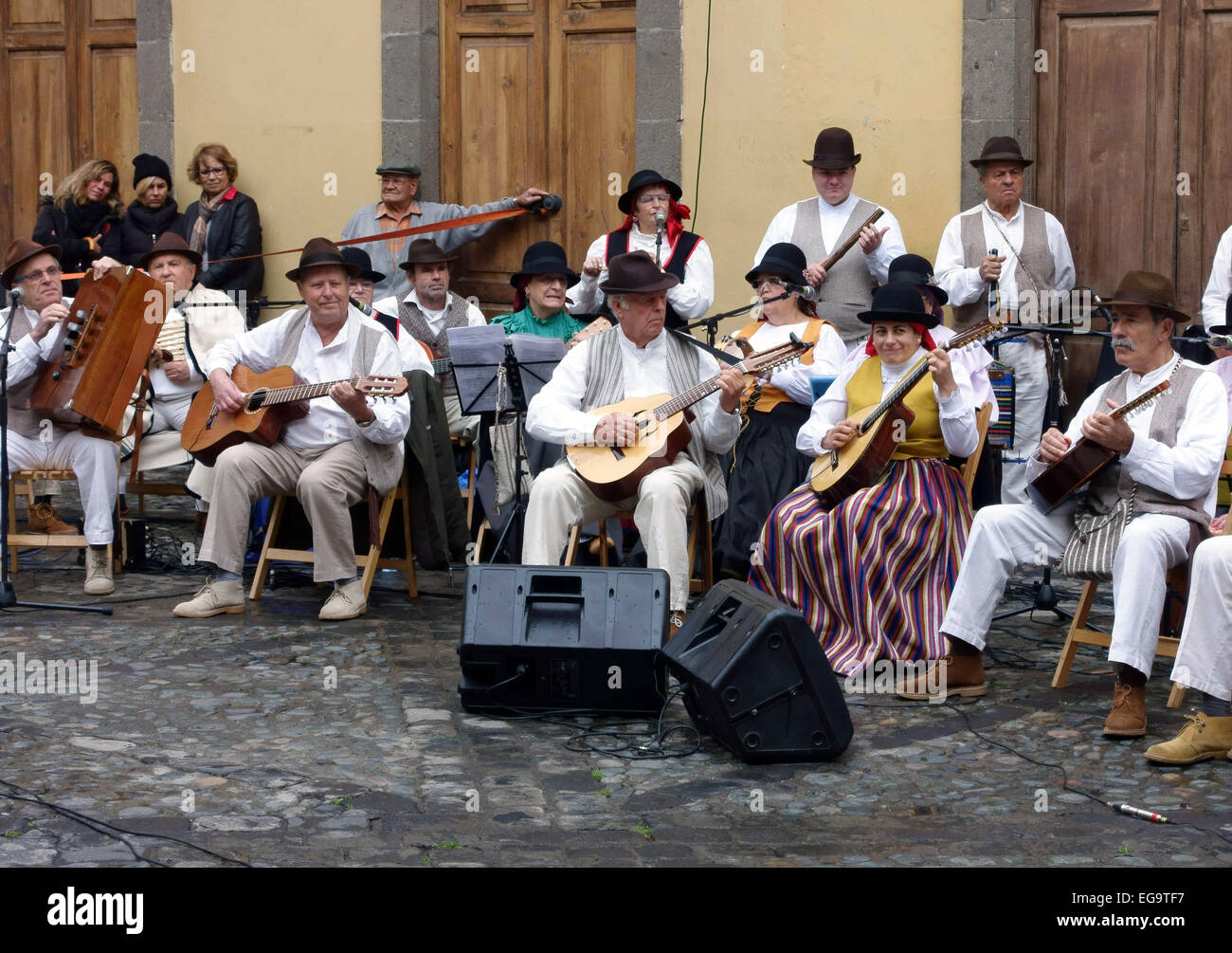 Traditionelle Volksmusik-Band Auftritt in Las Palmas de Gran Canaria, Kanarische Inseln, Spanien Stockfoto