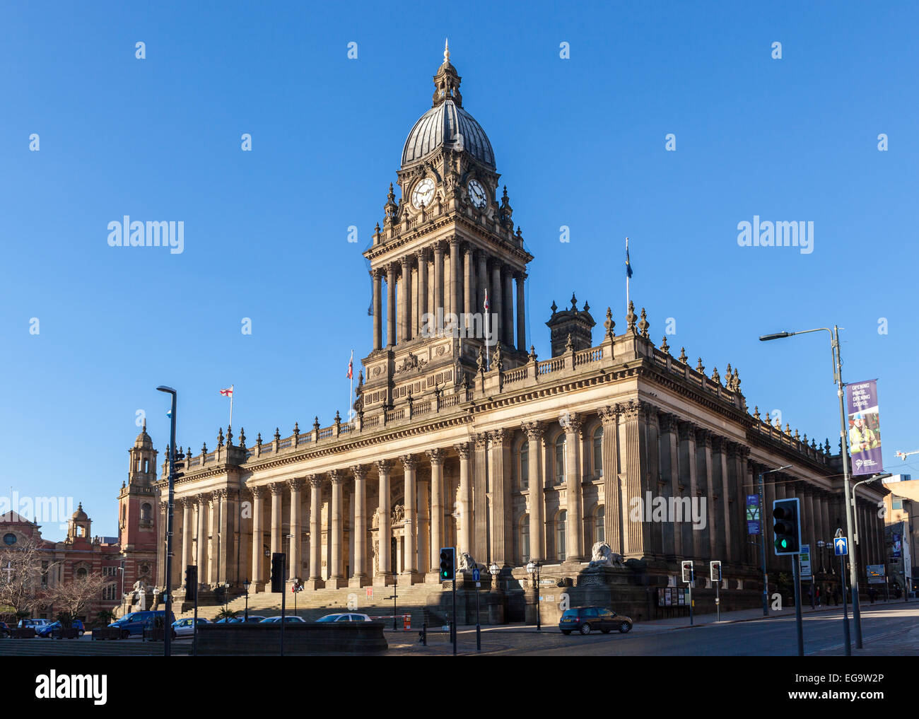 Leeds Town Hall (entworfen von dem lokalen Architekten Cuthbert Brodrick), Leeds, West Yorkshire, England Stockfoto