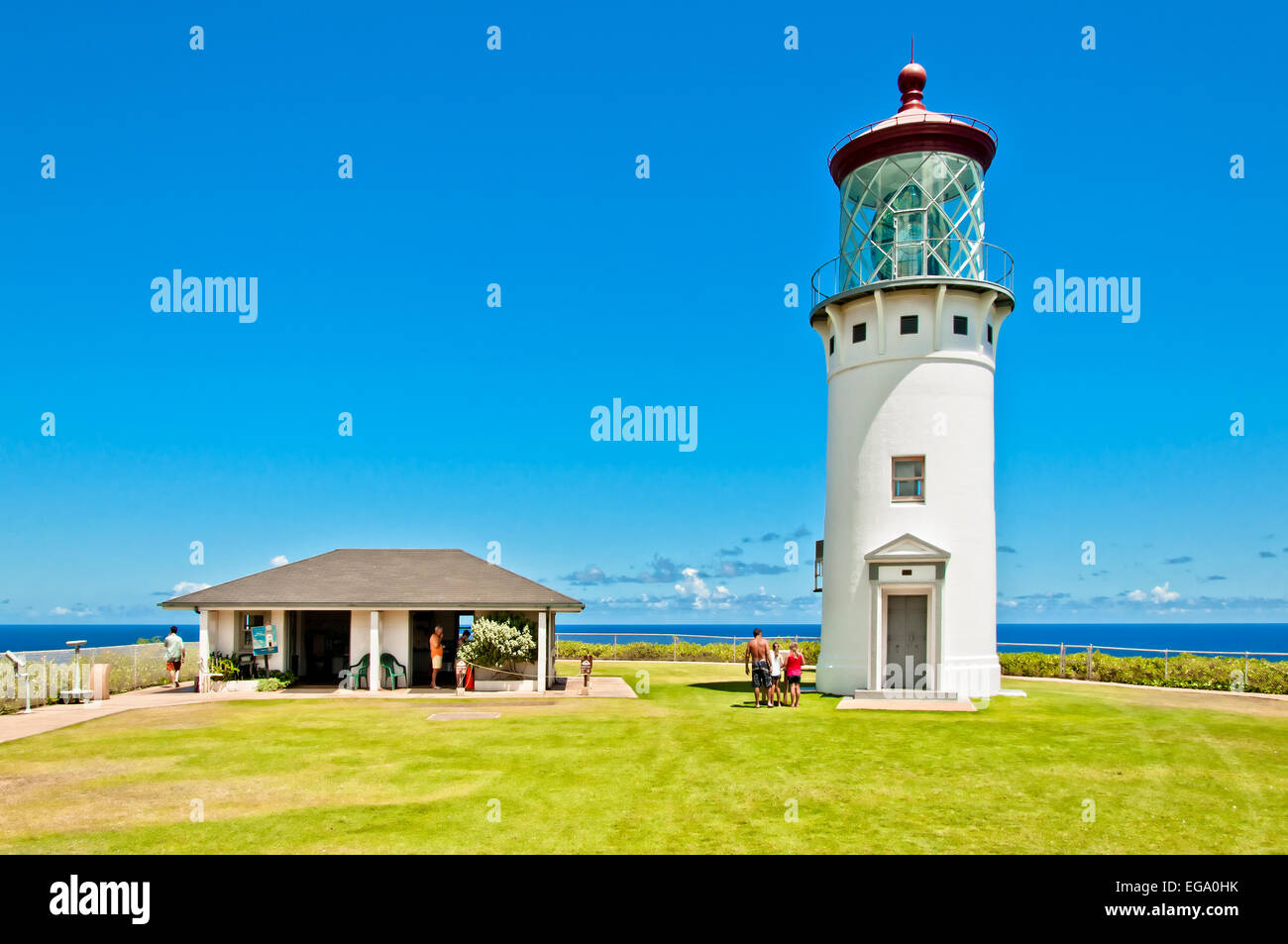 Kauai, HI, Vereinigte Staaten - 30. August 2013: Touristen besuchen Kilauea Lighthouse an einem sonnigen Tag auf Kauai, Hawaii Inseln. Kilauea Punktlicht Stockfoto