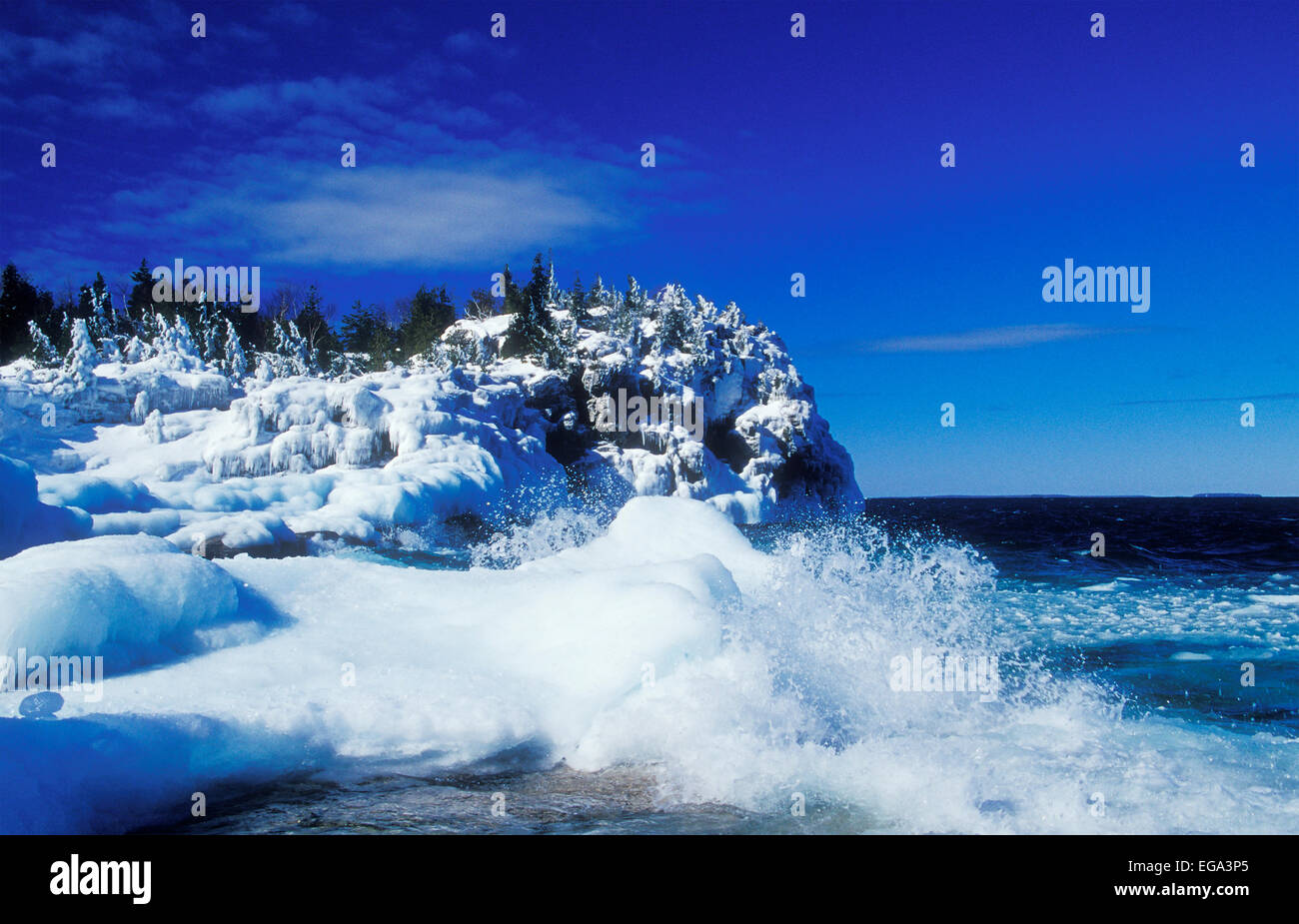 Tobermory Ontario Kanada. Bruce Peninsula National Park an der Georgian Bay. Indian Head Cove im Winter. Stockfoto