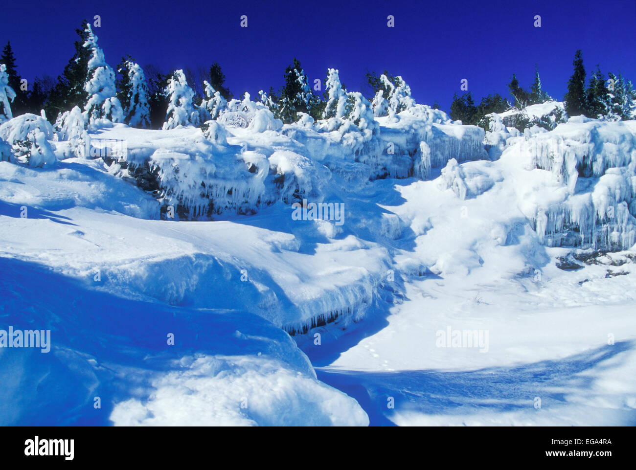 Tobermory Ontario Kanada. Bruce Peninsula National Park an der Georgian Bay. Indian Head Cove im Winter. Stockfoto