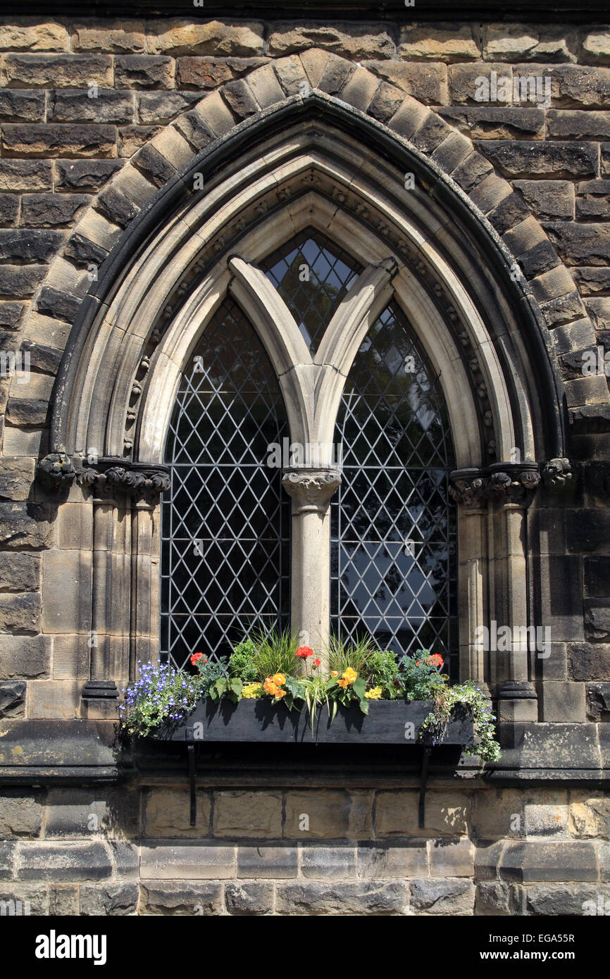 Fensterdetail und Fensterbox / Westpark United Reformed Church / West Park / Harrogate / North Yorkshire / UK Stockfoto