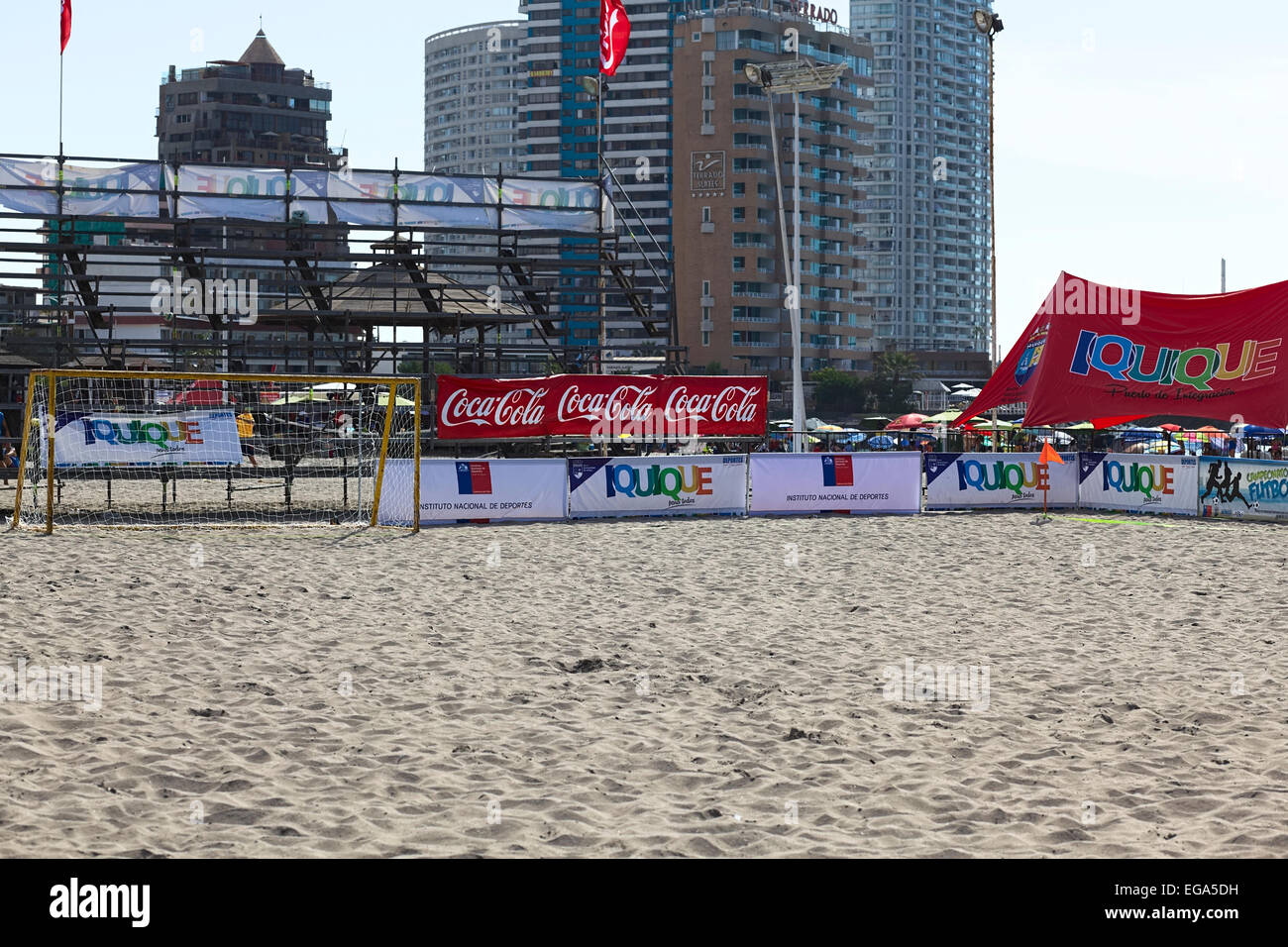 Sportplatz mit dem Ziel eingerichtet am Cavancha Sandstrand in Iquique, Chile Stockfoto