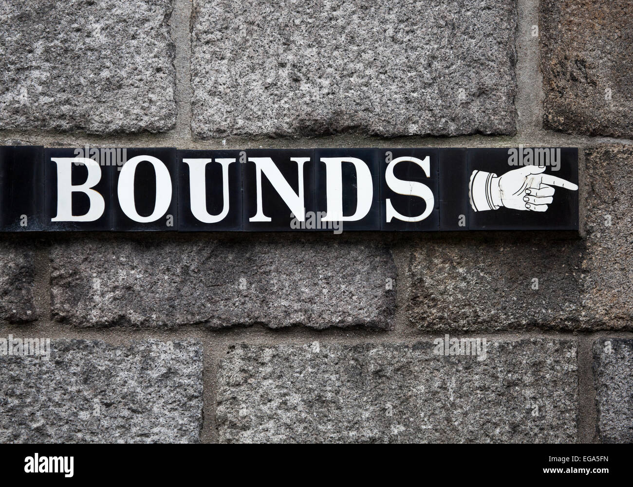 College-Grenzen-Schild mit Hand Richtung Old Aberdeen University of Aberdeen Stockfoto