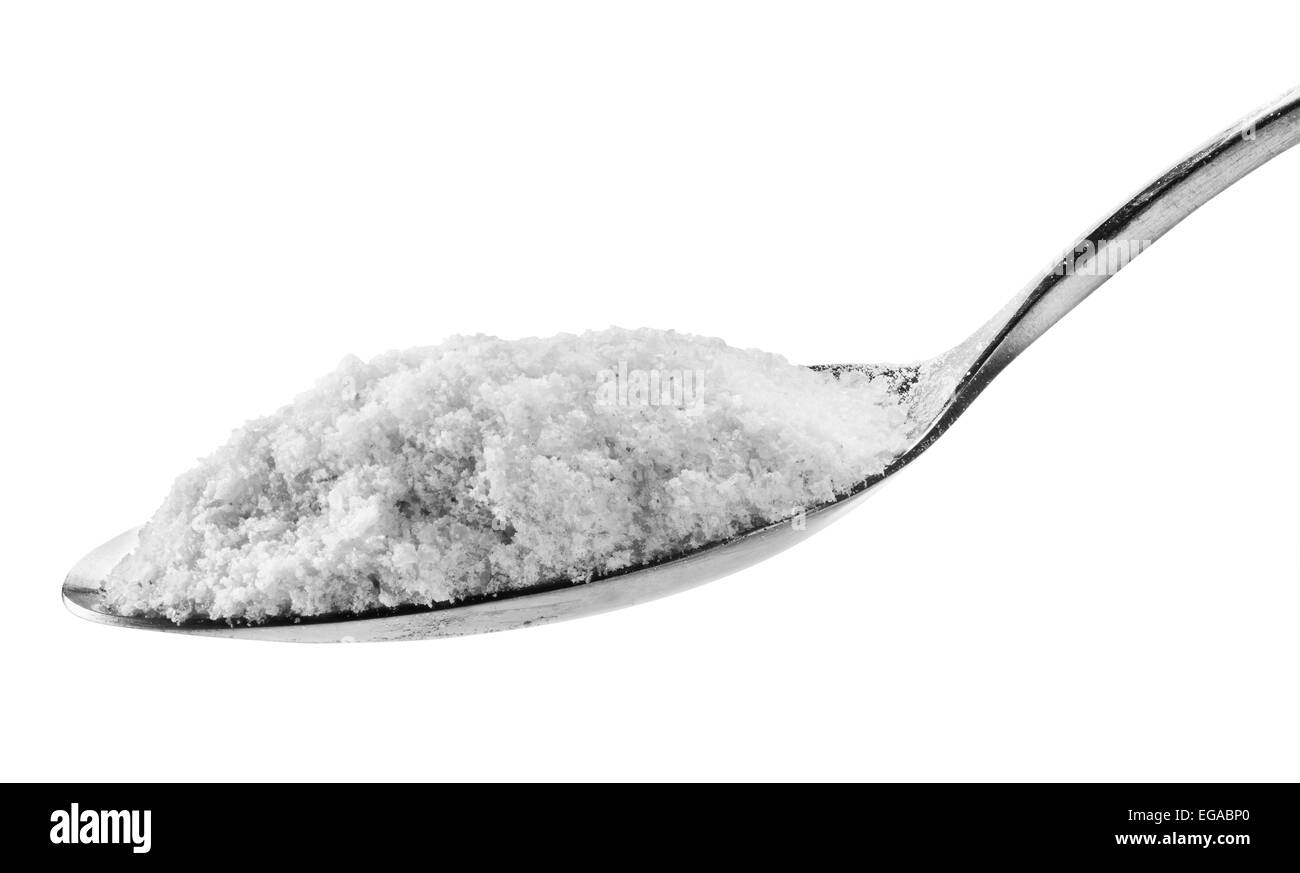 Löffel voll Salz auf weißem Hintergrund. Clipping-Pfad Stockfoto