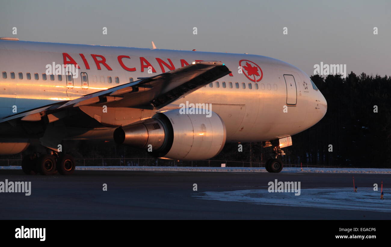 Boeing 767 C-GHLU Air Canada bei YOW Ottawa Kanada, 20. Februar 2015 Stockfoto