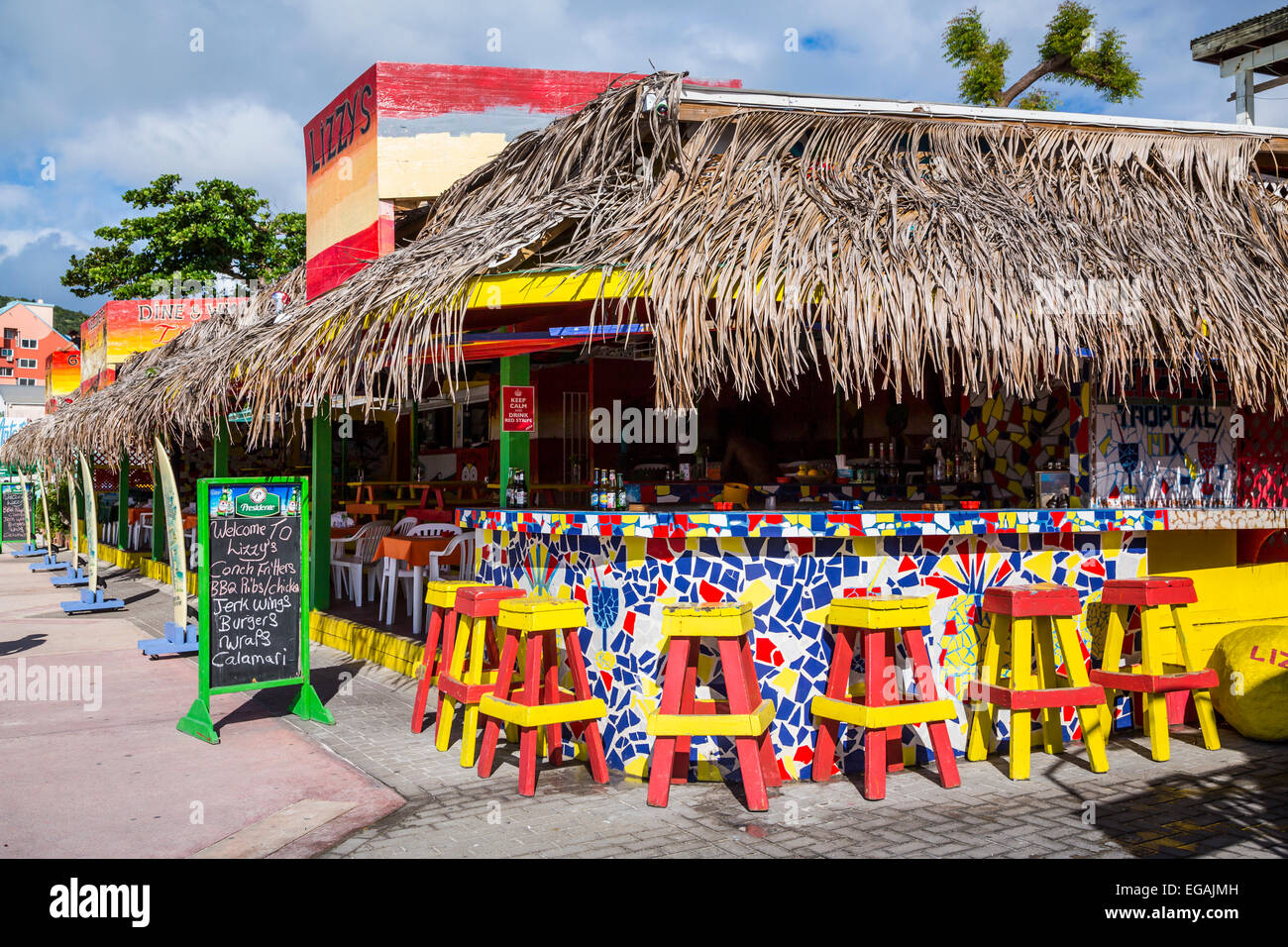 Geschäfte und Restaurants in Philipsburg, Saint Martin, Sint Maarten, Karibik. Stockfoto